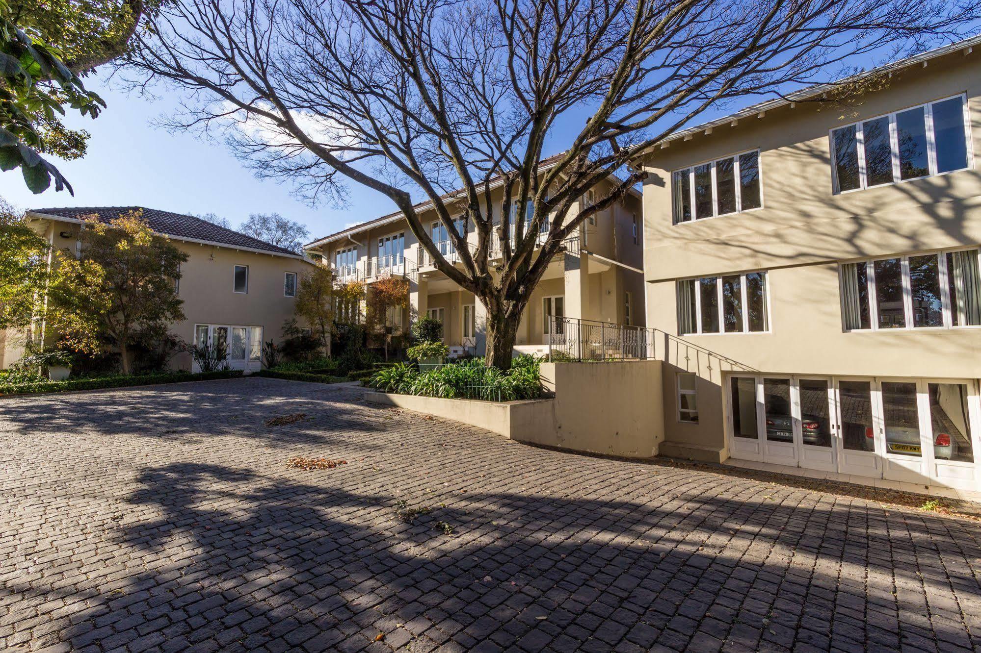 Q On First Guesthouse Johannesburg Exterior photo