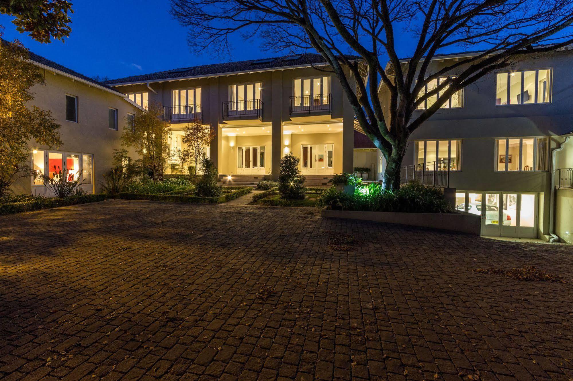 Q On First Guesthouse Johannesburg Exterior photo
