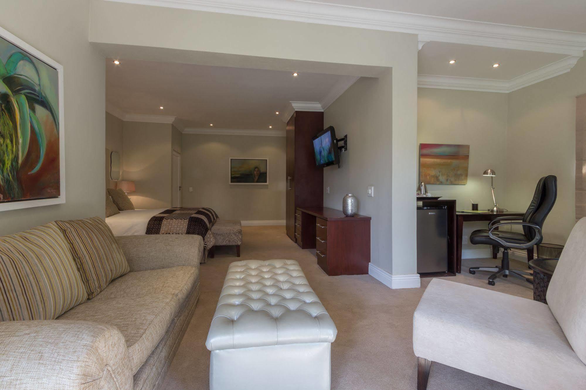 Q On First Guesthouse Johannesburg Exterior photo
