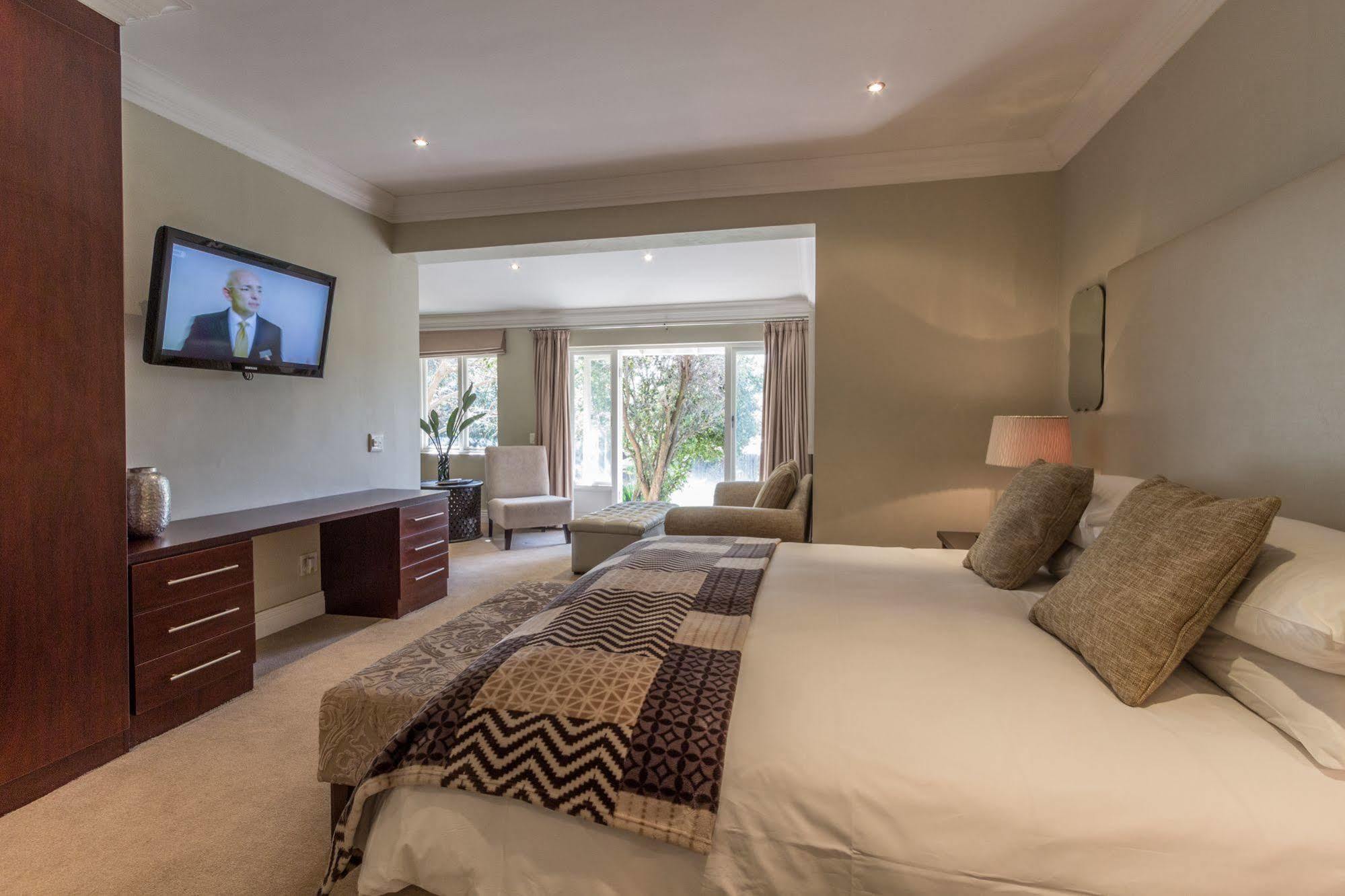 Q On First Guesthouse Johannesburg Exterior photo
