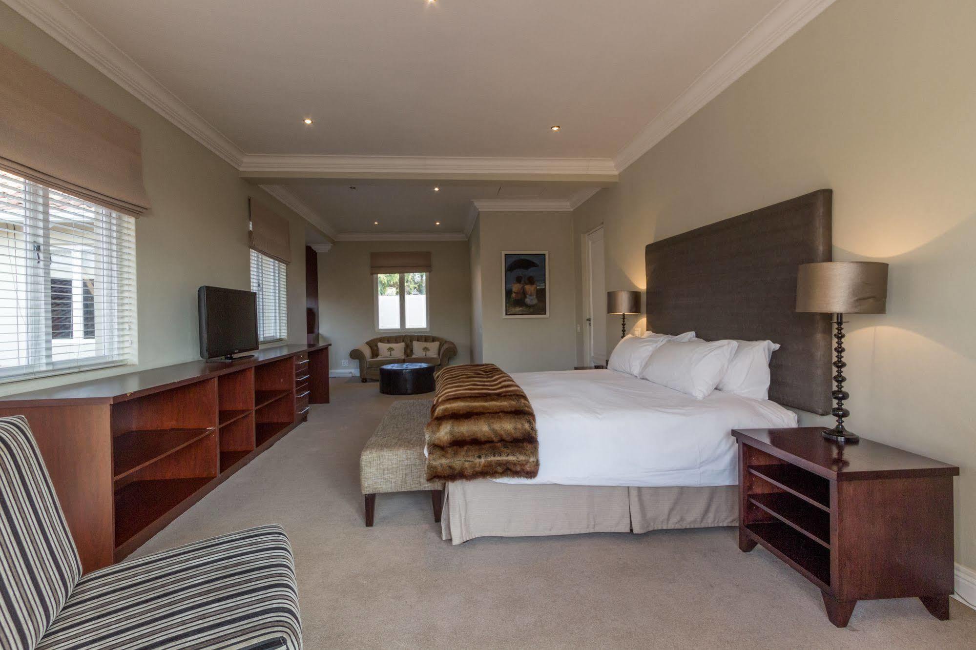 Q On First Guesthouse Johannesburg Exterior photo