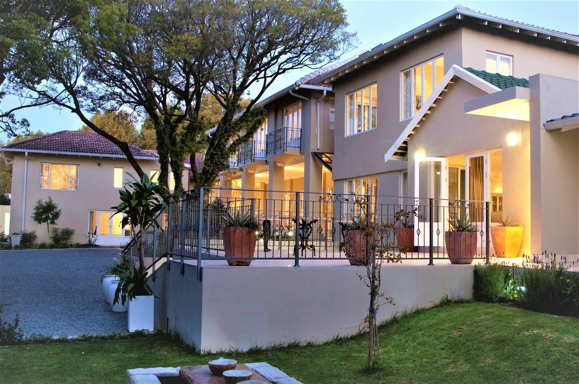 Q On First Guesthouse Johannesburg Exterior photo