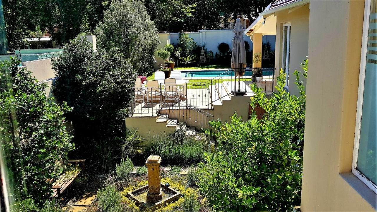 Q On First Guesthouse Johannesburg Exterior photo